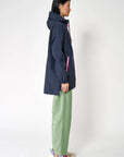 Reënbui Raincoat in Navy