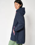 Reënbui Raincoat in Navy