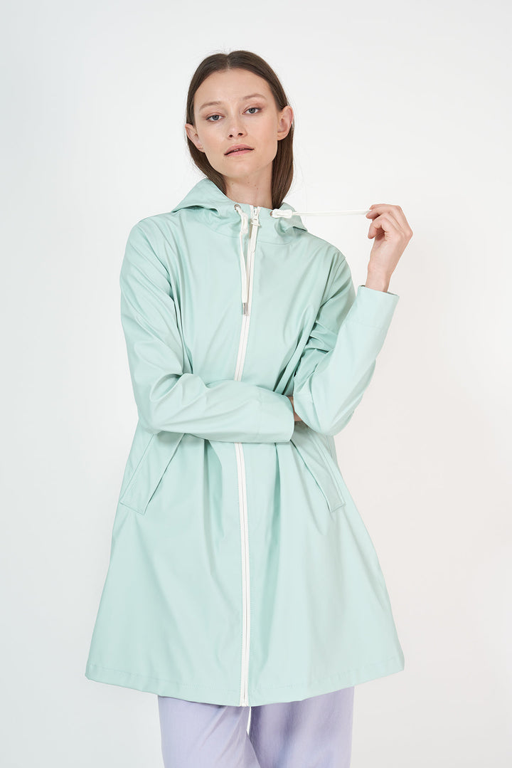 Nuavola Raincoat in Surf Spray