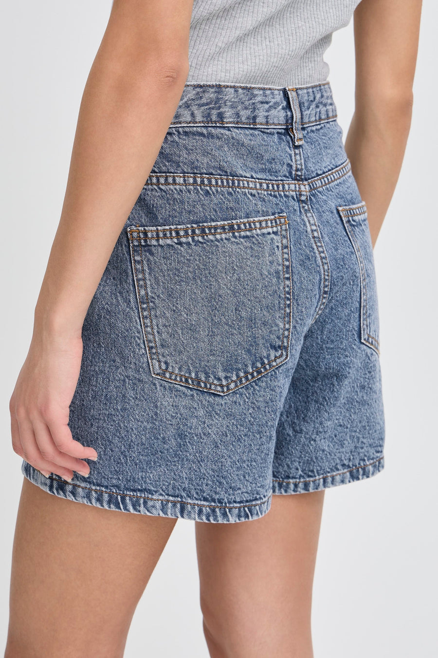 Haveny Shorts in Medium Blue Stone Washed