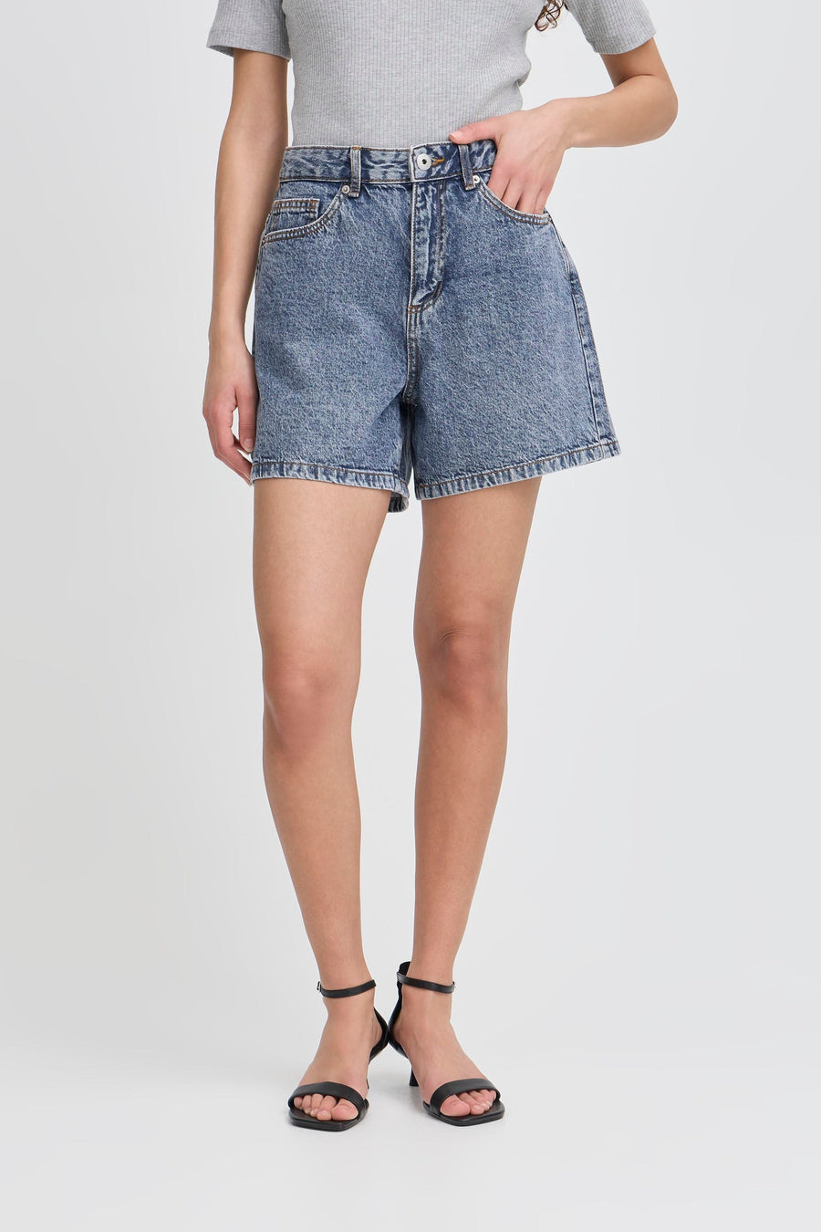 Haveny Shorts in Medium Blue Stone Washed