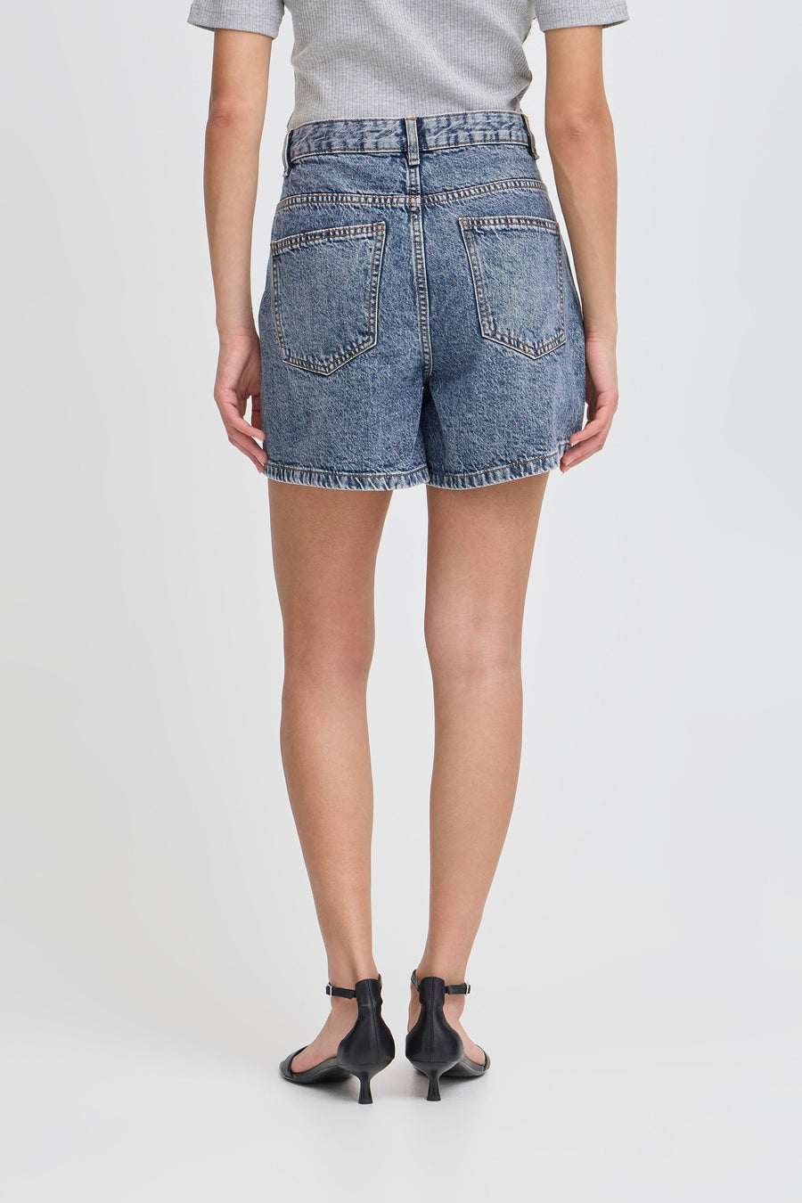 Haveny Shorts in Medium Blue Stone Washed