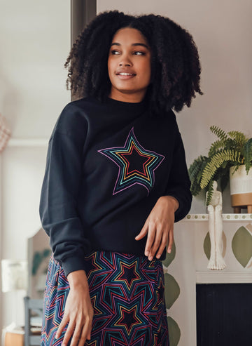 Noah Sweatshirt in Black, Rainbow Star