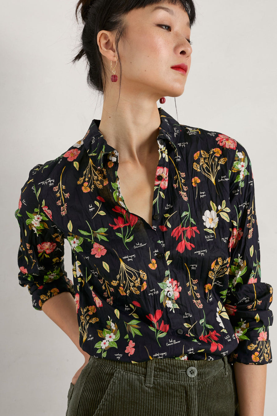Larissa Shirt Botanical Collage Onyx
