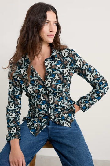 Larissa Shirt in Swooping Birds Onyx