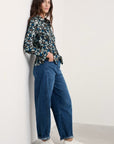 Larissa Shirt in Swooping Birds Onyx