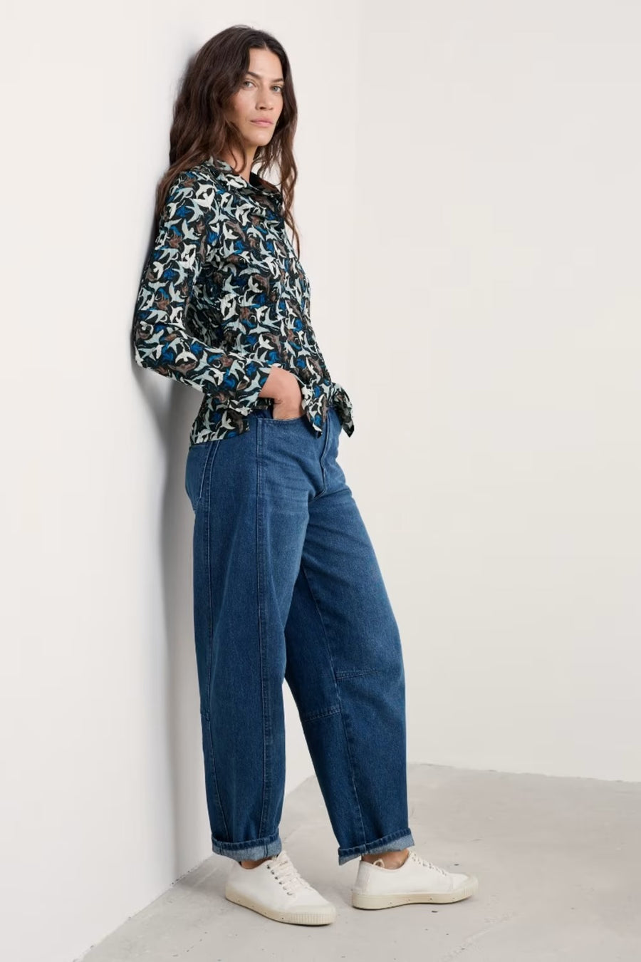 Larissa Shirt in Swooping Birds Onyx