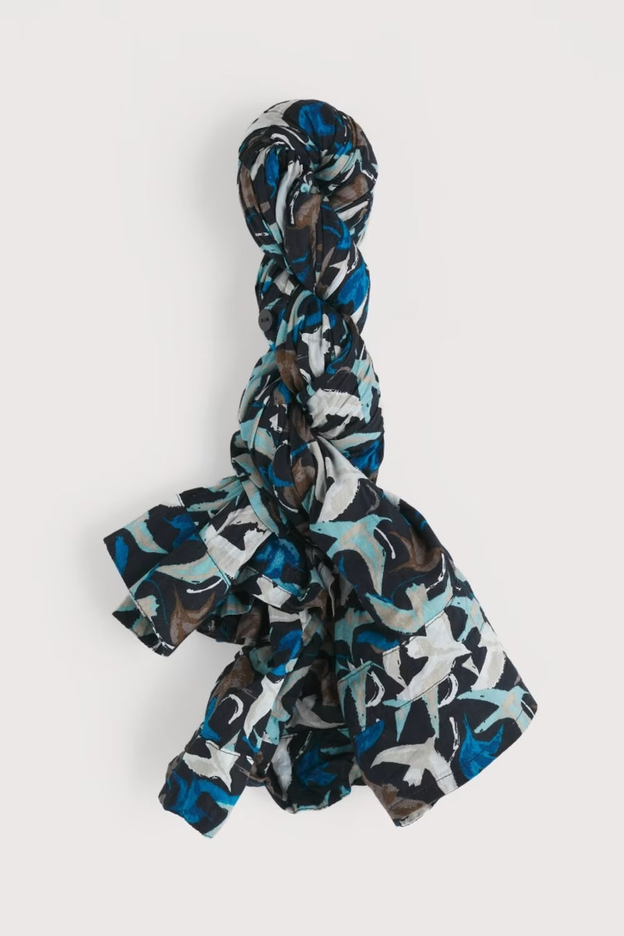 Larissa Shirt in Swooping Birds Onyx