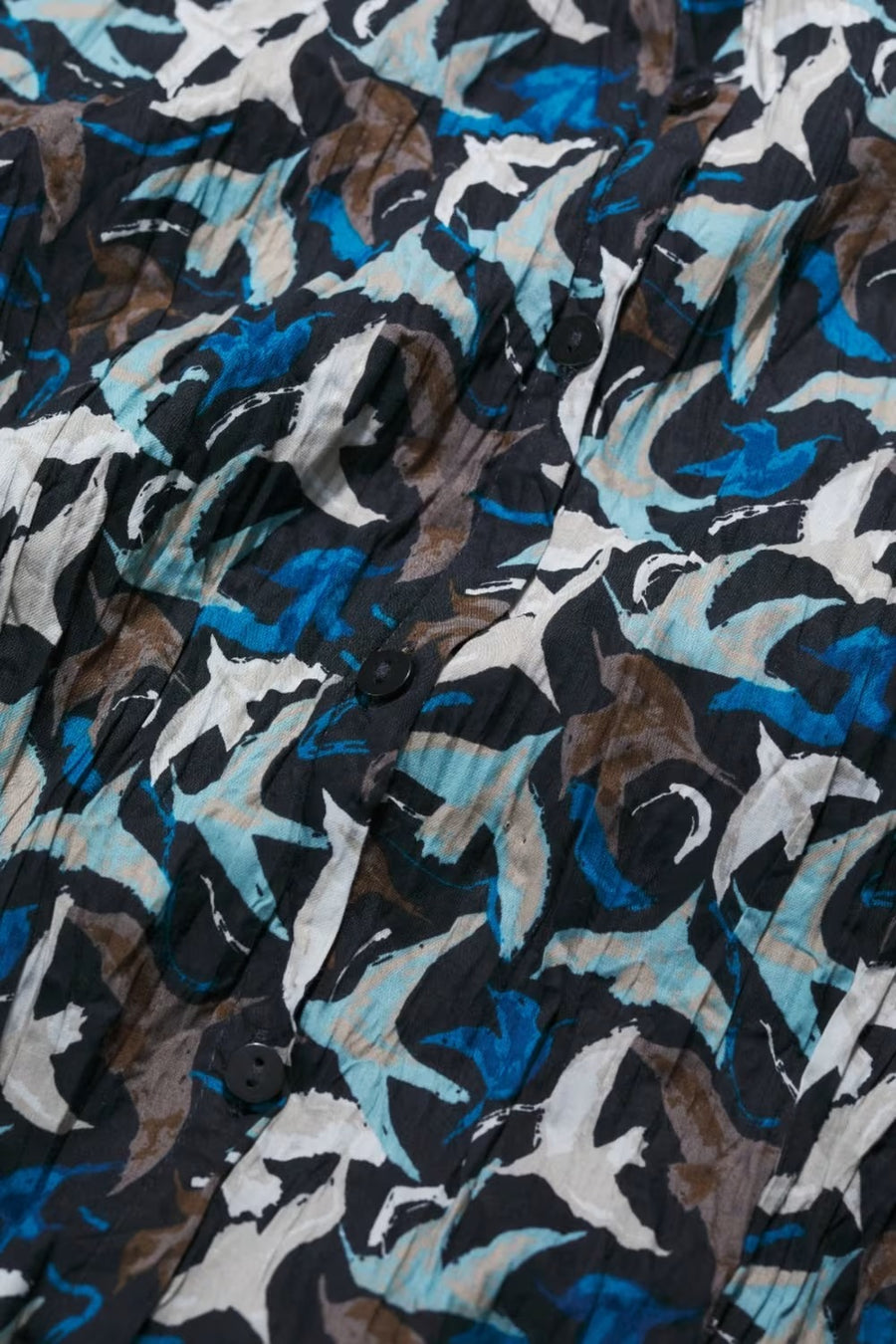 Larissa Shirt in Swooping Birds Onyx