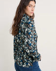 Larissa Shirt in Swooping Birds Onyx