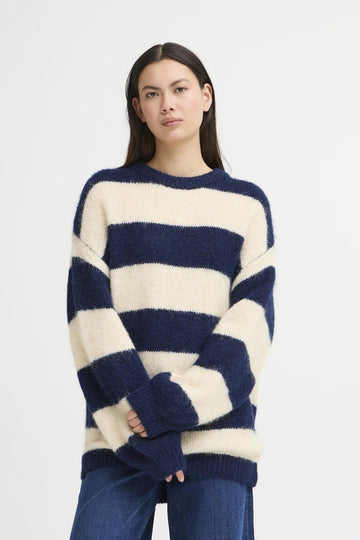 Dayana in Patriot Blue