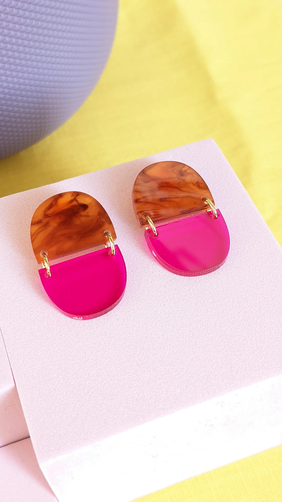 Cyndi Lauper in Tortoiseshell with Hot Pink Transparent.