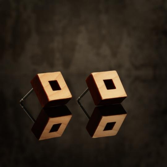 Mini Owey Stud Earrings